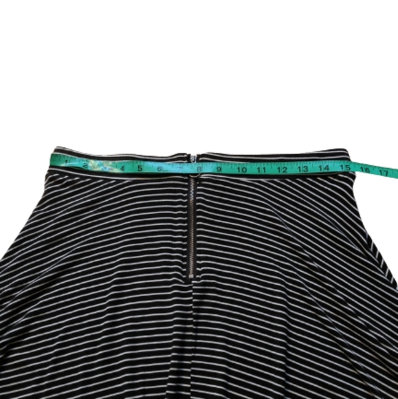 SO Lot of 2 Flowy Summer Spring Skirts Multiple Patterns Juniors Size Large - Picture 4 of 7